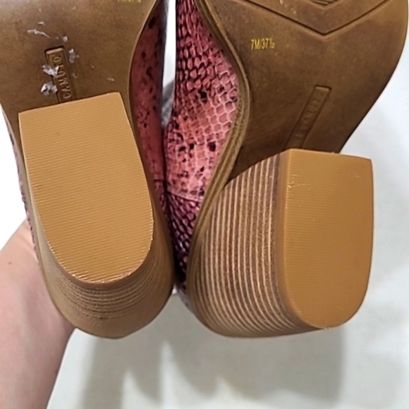 Vince Camuto Gigietta pink snakeskin booties size 7 - Picture 10 of 10
